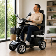 P402 Akülü Tekerlekli Sandalye Engelli Aracı | Güçlü Motoru ve 35-40 km Menziliyle 4 Tekerlekli Scooter
